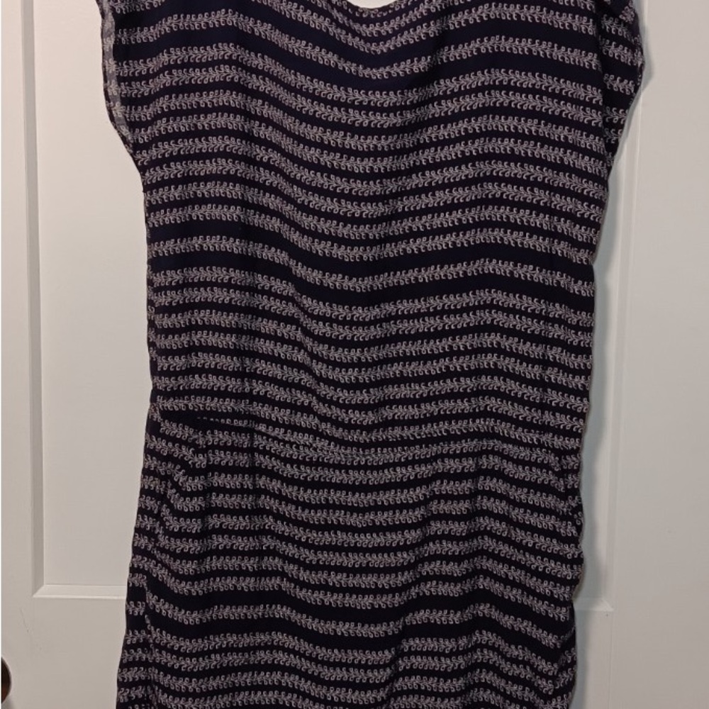Gap Women’s Navy and White Patterned Sleeveless Dress
Knee length